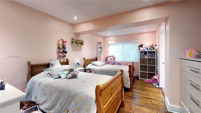 $1,150,000 | 4915 Alhambra Circle, Coral Gables, FL 33146