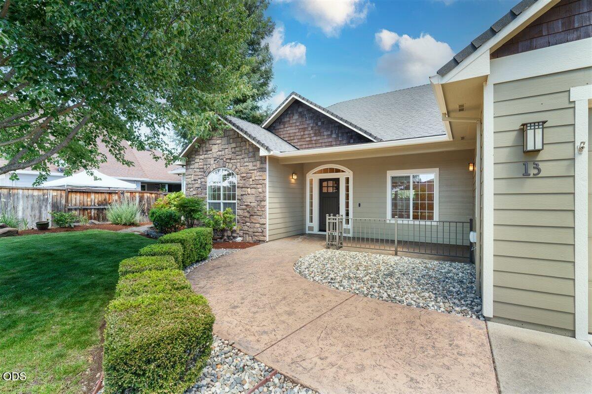 13 Portabello Way Eagle Point, OR 97524 - Photo 3 of 51