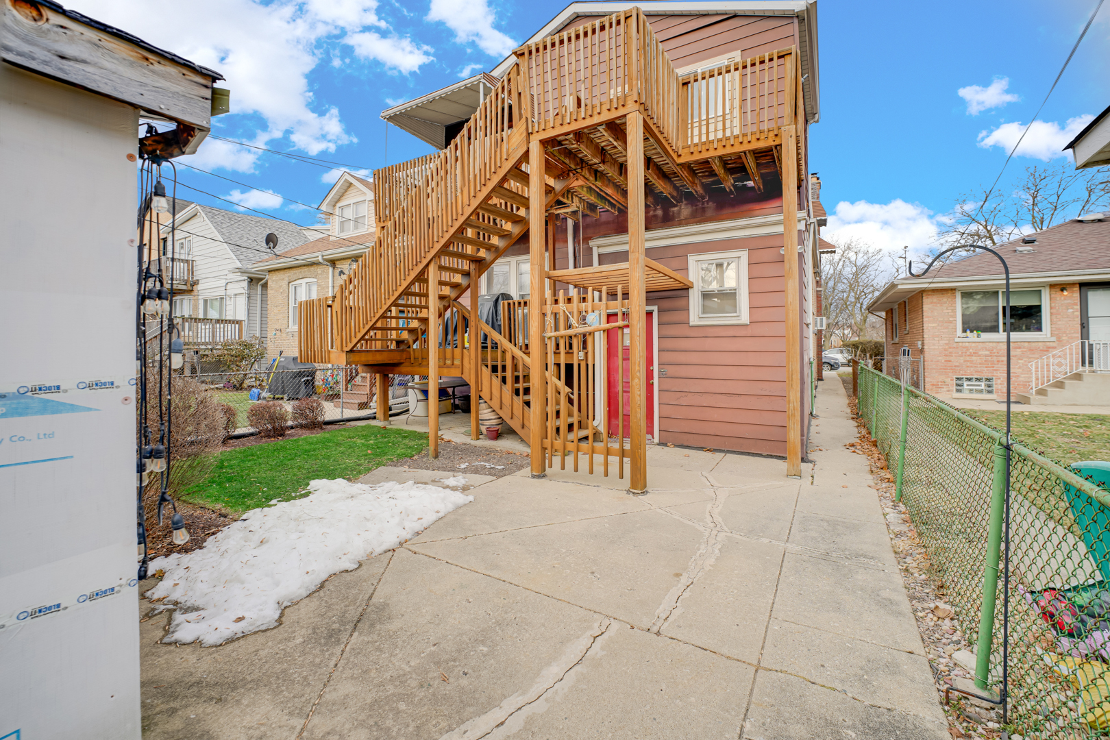 6025 West Matson Avenue Chicago, IL 60646 - Photo 14 of 19 a view of a house with a yard