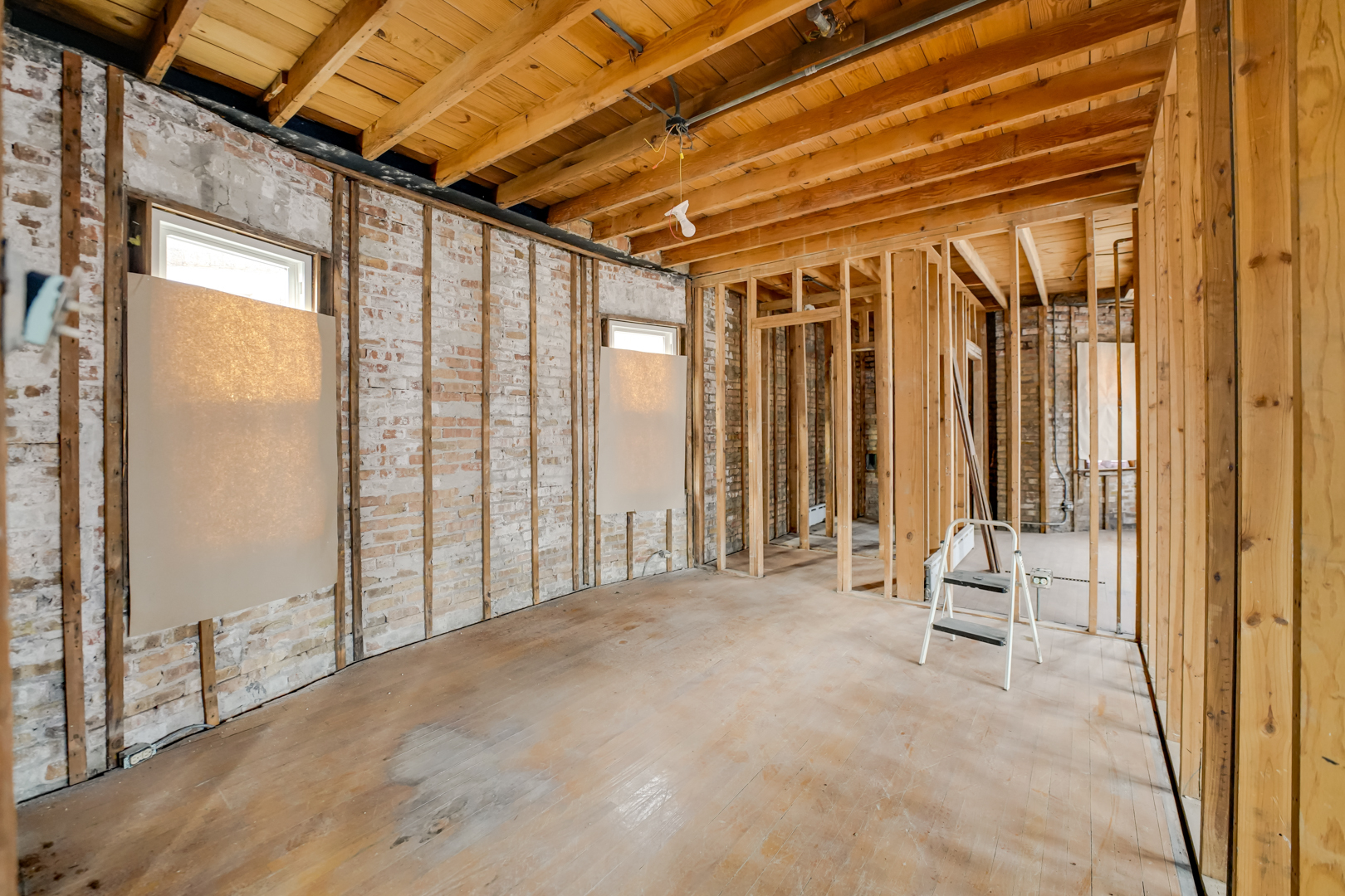 6025 West Matson Avenue Chicago, IL 60646 - Photo 5 of 19 a view of an empty room and window