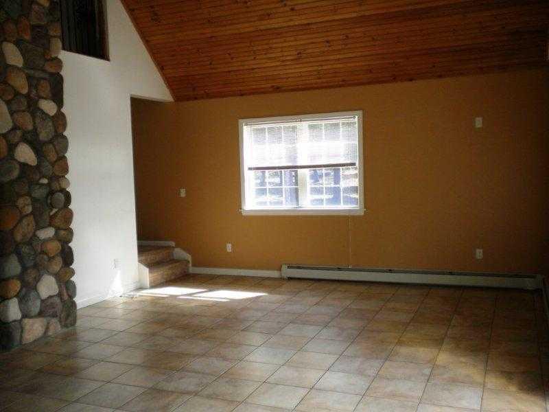 2237 Middle Road Sidney, ME 04330 - Photo 9 of 35 Living Room.