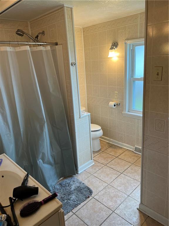 939 Orchard Street Rochester, PA 15074 - Photo 7 of 9 a bathroom with a sink and a mirror