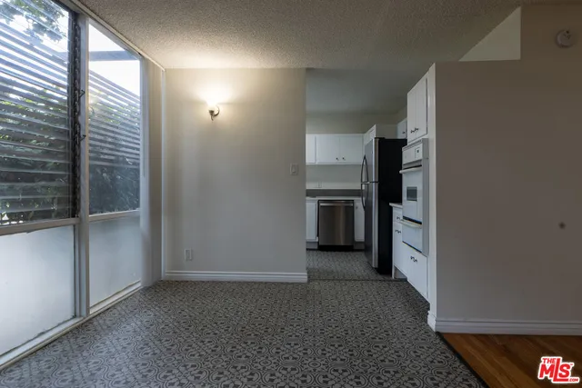 $3,200 | 11133 Rose Avenue, Unit 15, Los Angeles, CA 90034