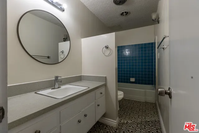 $3,200 | 11133 Rose Avenue, Unit 15, Los Angeles, CA 90034