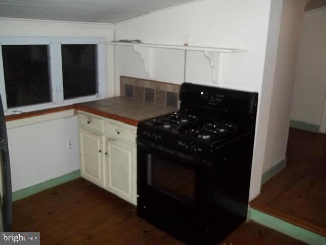 23005 Carrollton Road Neavitt, MD 21652 - Photo 6 of 21 a kitchen with a stove and a refrigerator