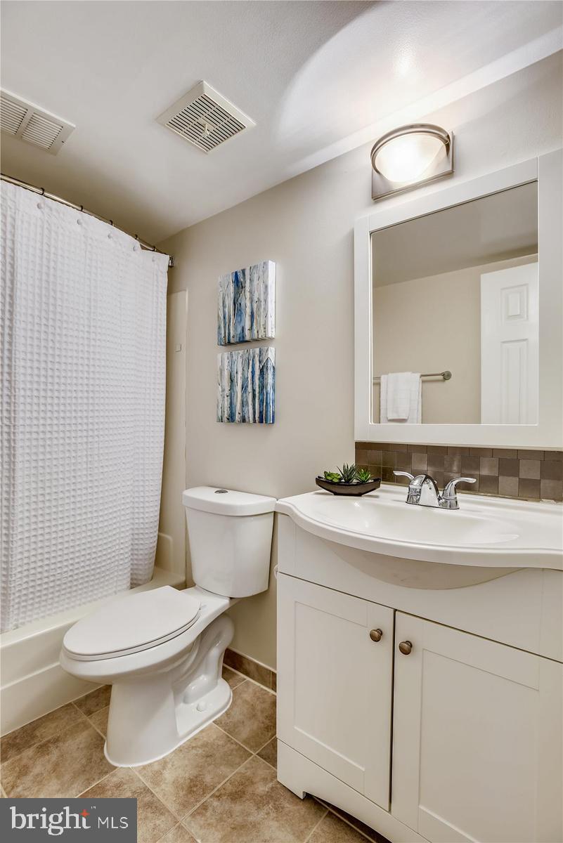 11564 Rolling Green Court, Unit 201 Reston, VA 20191 - Photo 24 of 29 Updated Full Bath #2 w/ Ceramic Tile Floor