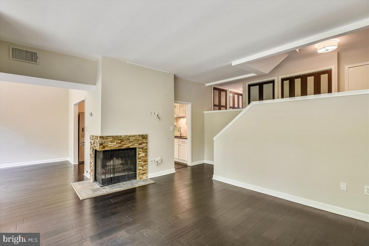 11564 Rolling Green Court, Unit 201 Reston, VA 20191 - Photo 7 of 29 Two-Level Condo w/ 1,170 Sq Ft of Living Space