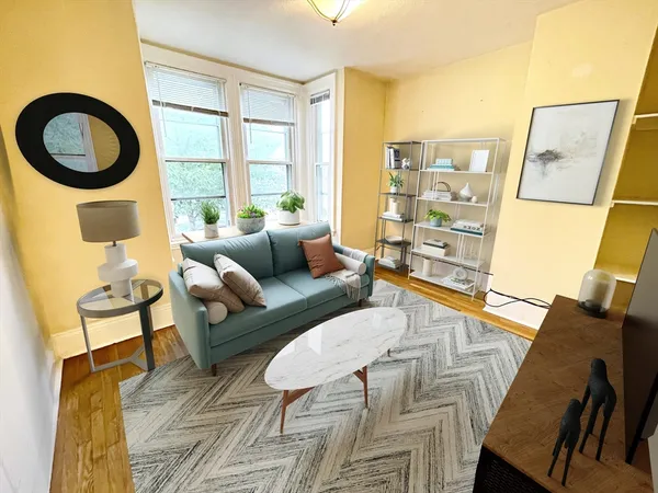 $2,900 | 242 Princeton Street, Unit 1, Boston, MA 02128