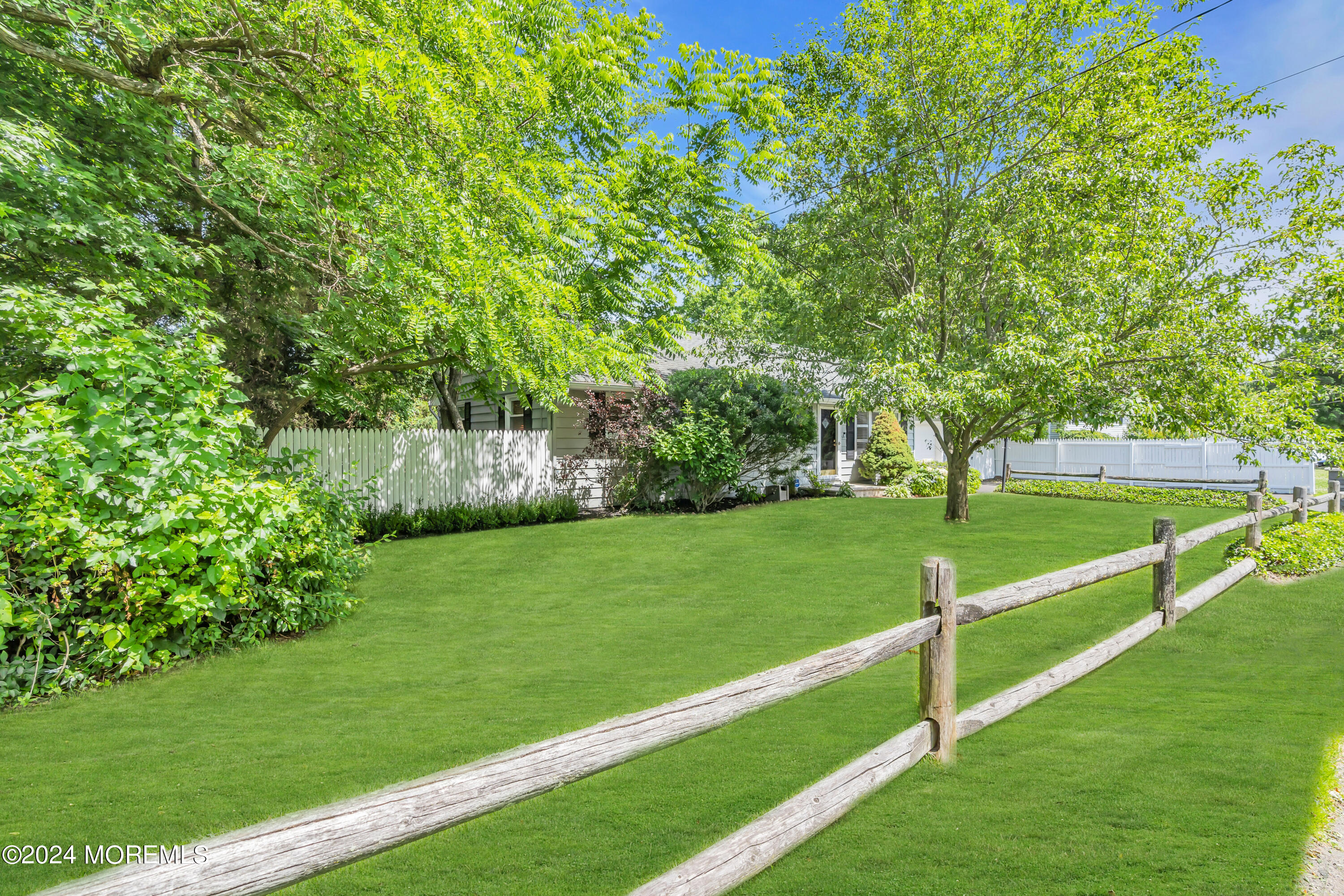 591 Wayside Road Neptune Township, NJ 07753 - Photo 5 of 51 005_dsc02759-1