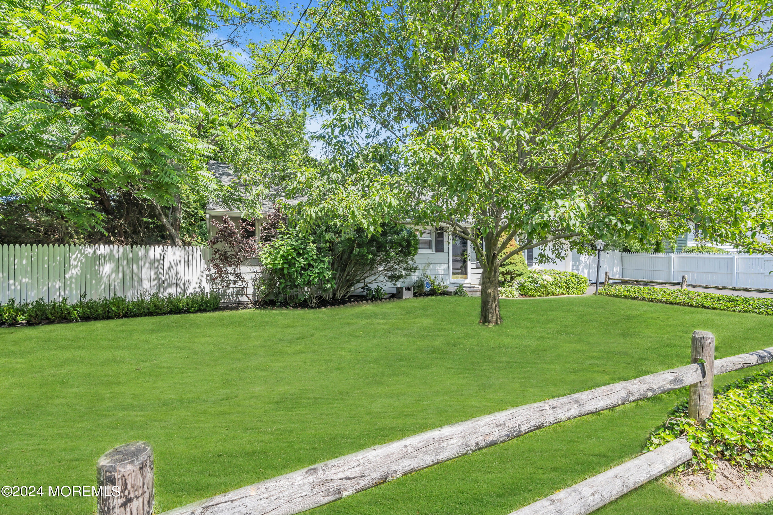 591 Wayside Road Neptune Township, NJ 07753 - Photo 6 of 51 006_dsc02754-1