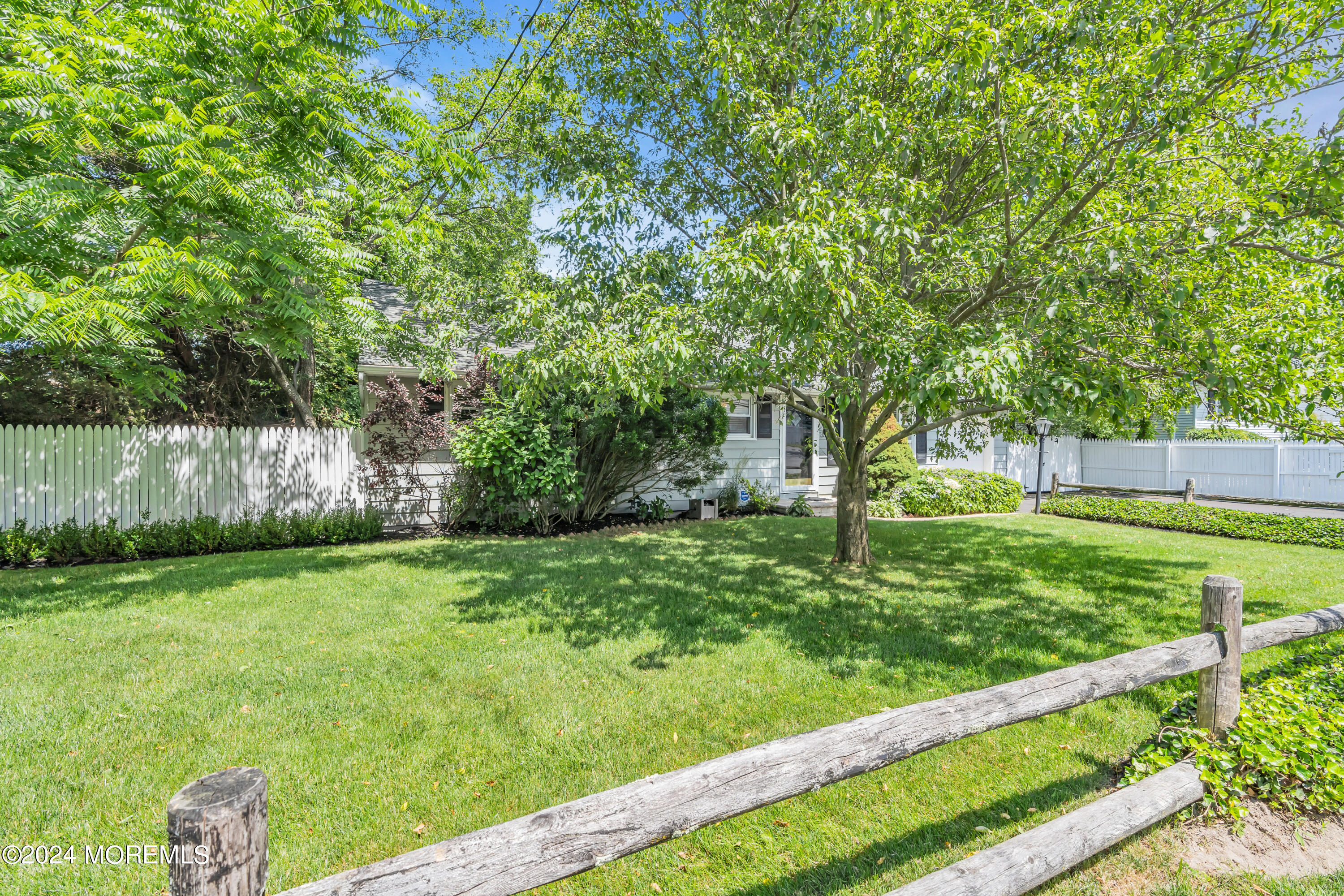 591 Wayside Road Neptune Township, NJ 07753 - Photo 9 of 51 050_dsc02754