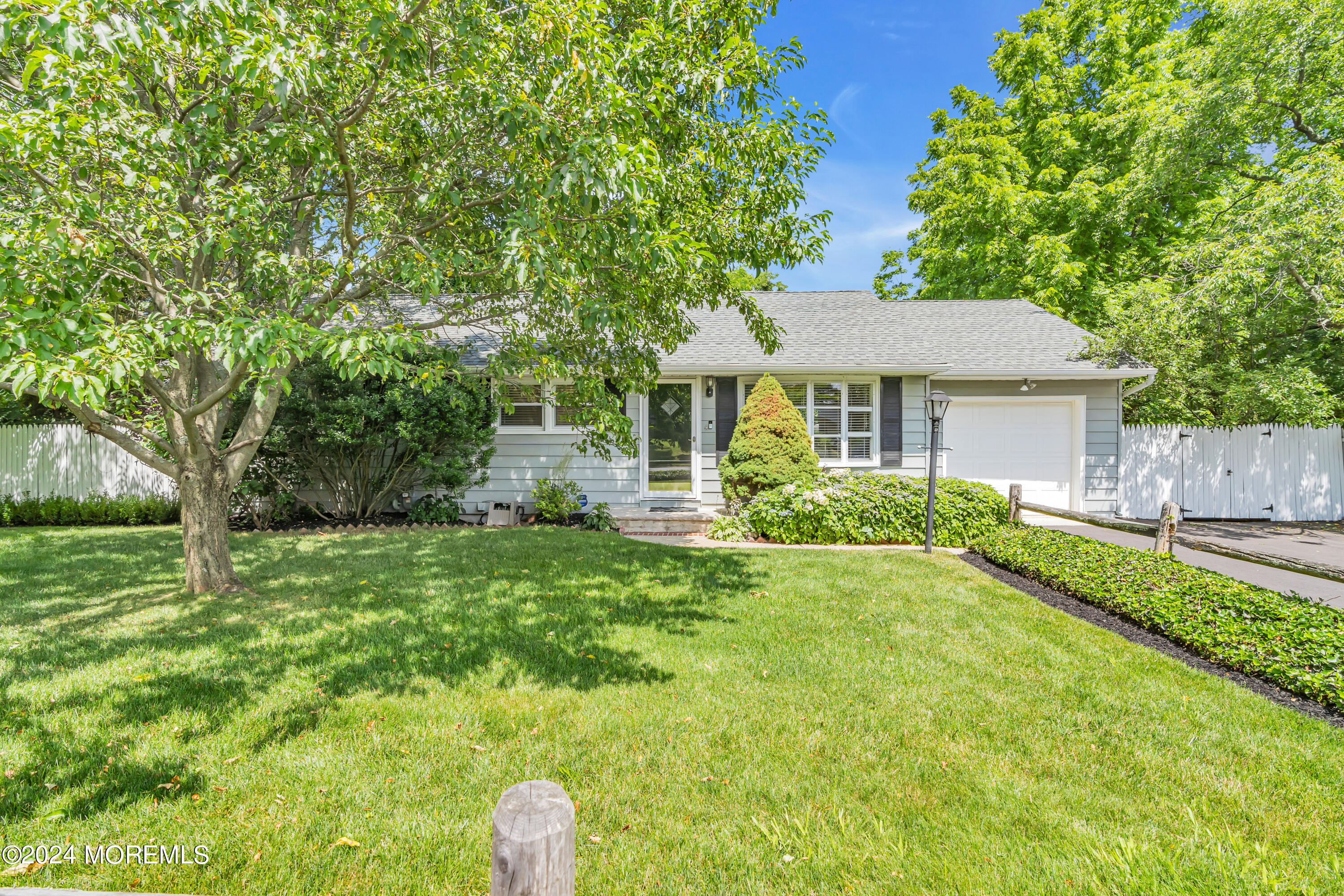591 Wayside Road Neptune Township, NJ 07753 - Photo 10 of 51 049_dsc02749