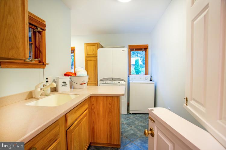 38 Collison Road Annapolis, MD 21401 - Photo 50 of 78 Laundry Room with Pet Bath