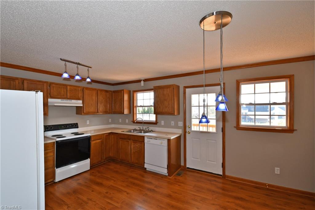363 Central Oaks Road Clemmons, NC 27012 - Photo 3 of 15 Gallery Image 3