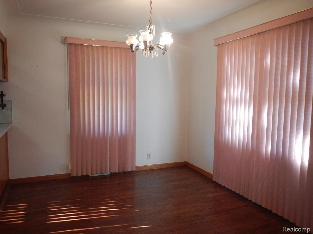 3928 Gregory Road Lake Orion, MI 48359 - Photo 4 of 25 Dining Room.jpg