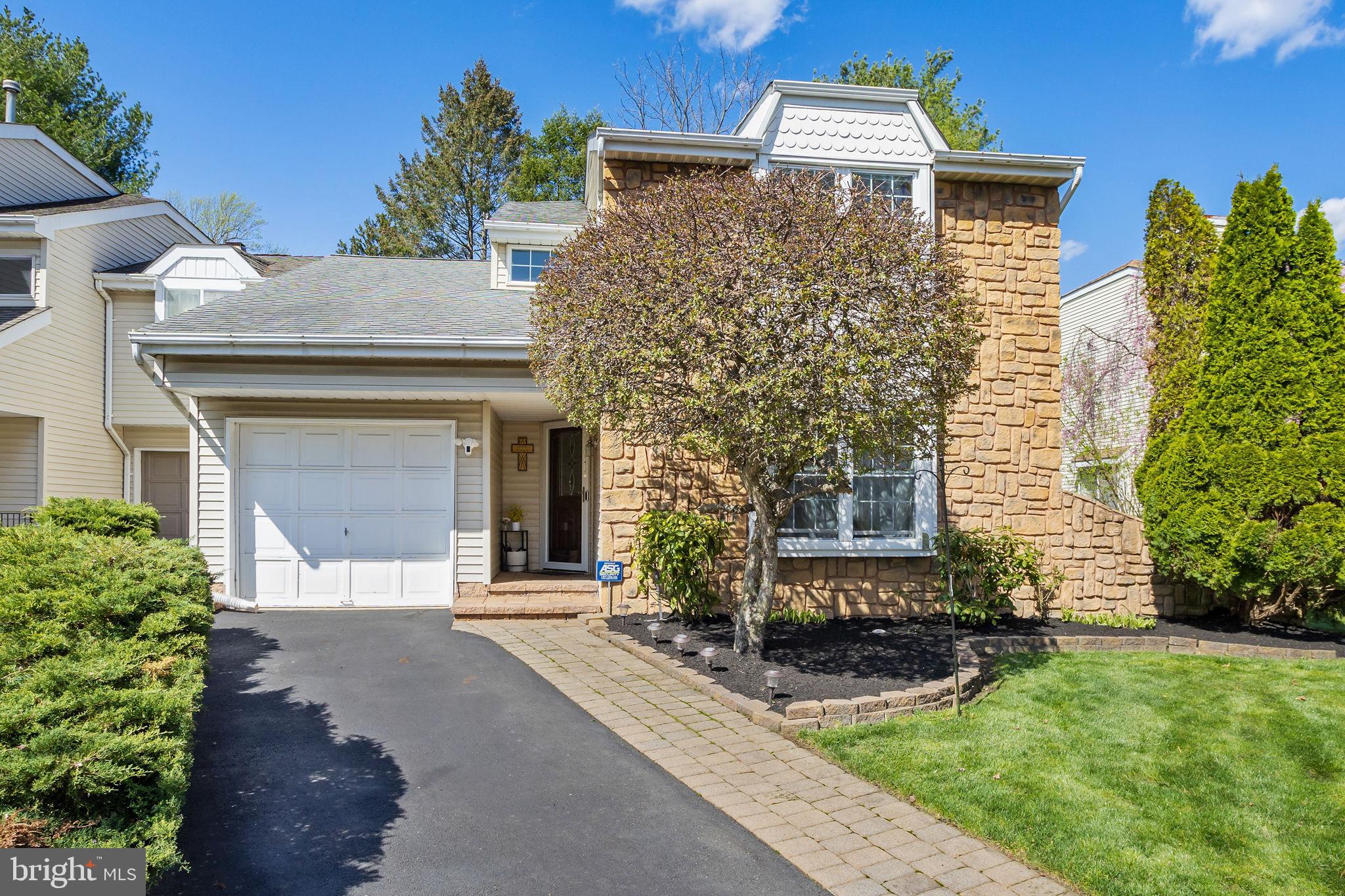 18 Geraldine Road East Windsor, NJ 08520 - Photo 1 of 42