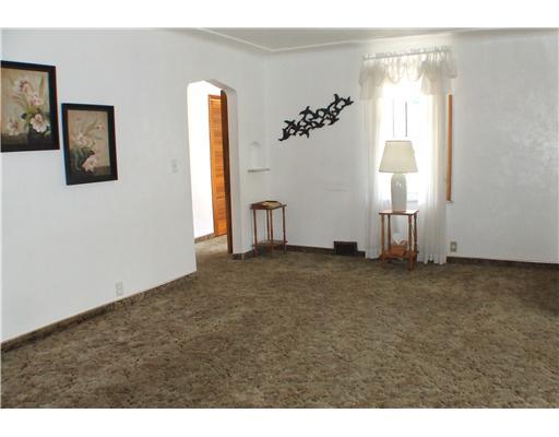 900 Lovedale Road Elizabeth, PA 15037 - Photo 2 of 15 Living Room. Extra large living room