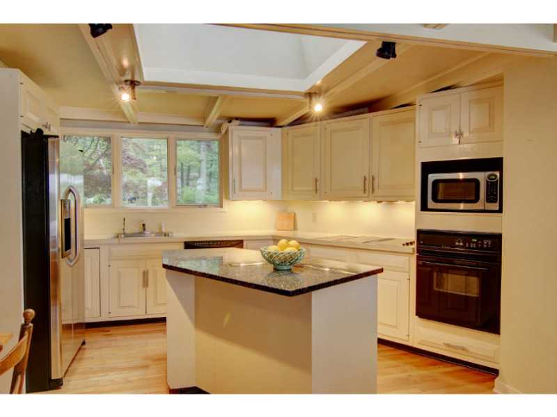 47 Pojac Point Road North Kingstown, RI 02852 - Photo 4 of 19 Kitchen.