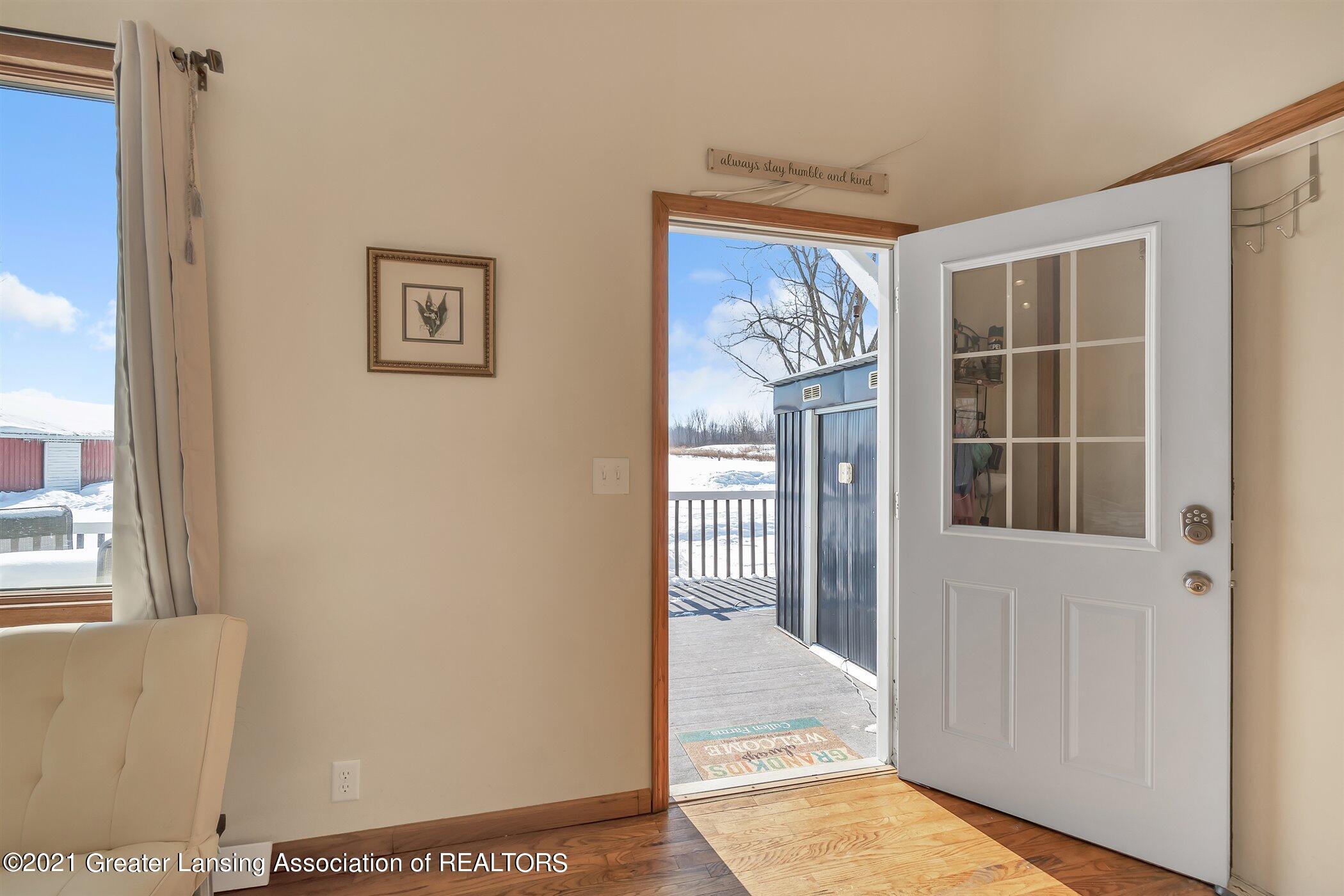 05-12261 W State Rd-windowstill-real-est