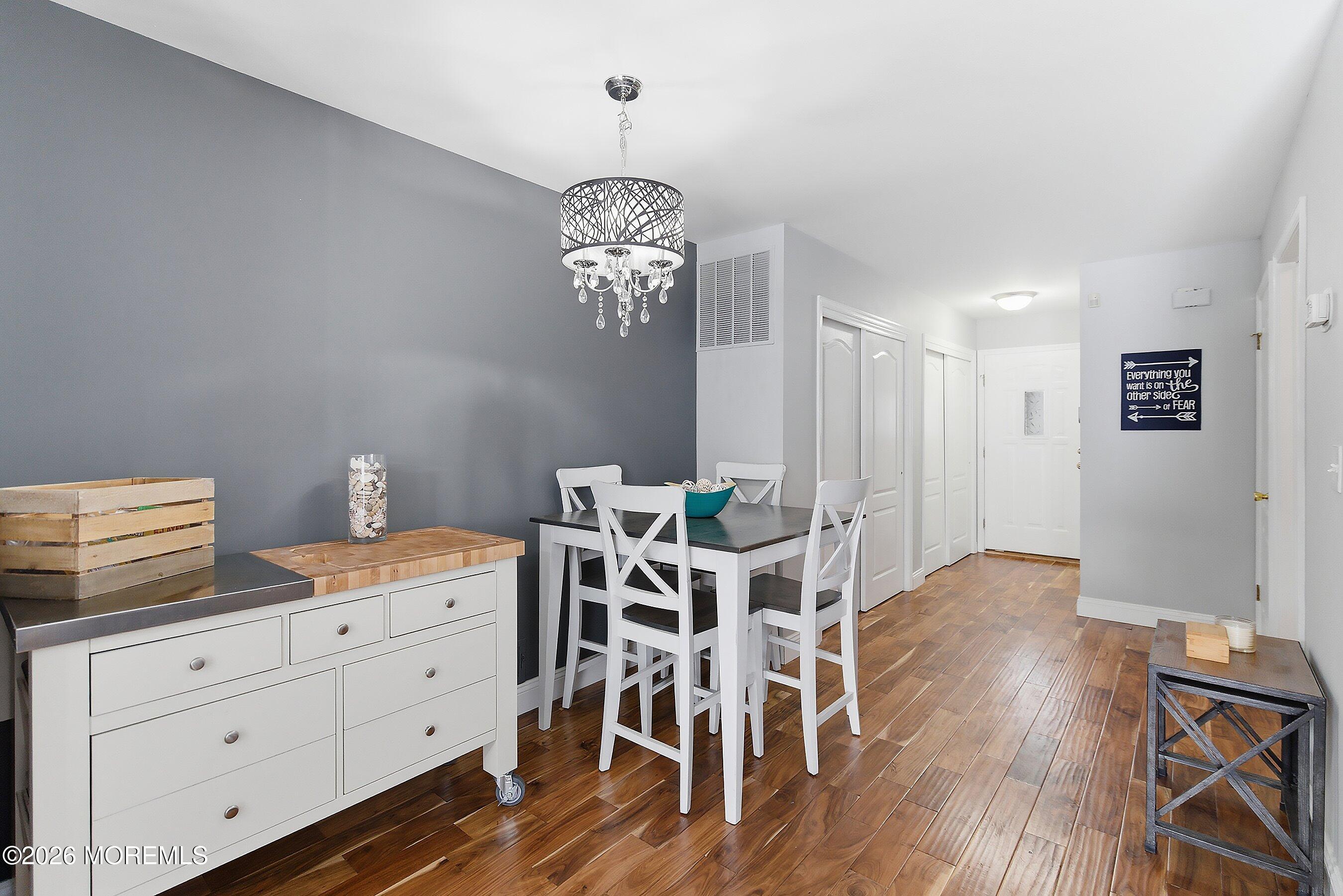 49 Lucia Court Matawan, NJ 07747 - Photo 8 of 25 15-Dining