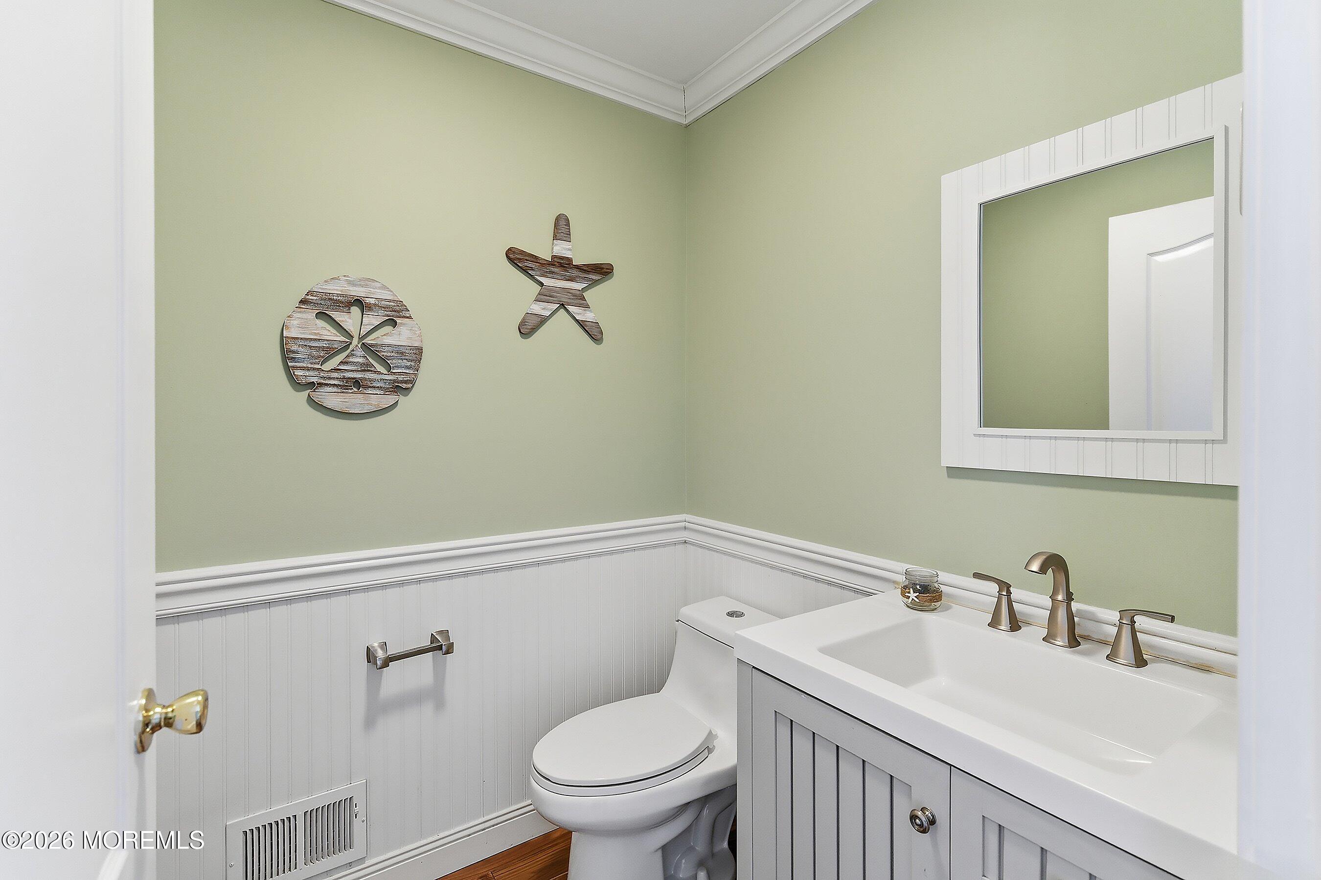 49 Lucia Court Matawan, NJ 07747 - Photo 9 of 25 09-Powder Room