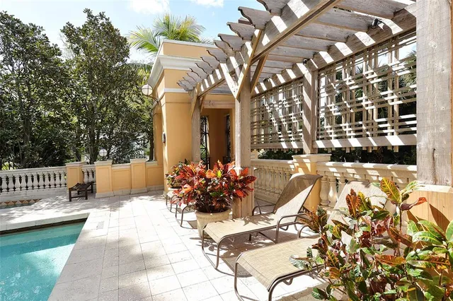 $550,000 | 750 North Tamiami Trail, Unit 1116, Sarasota, FL 34236