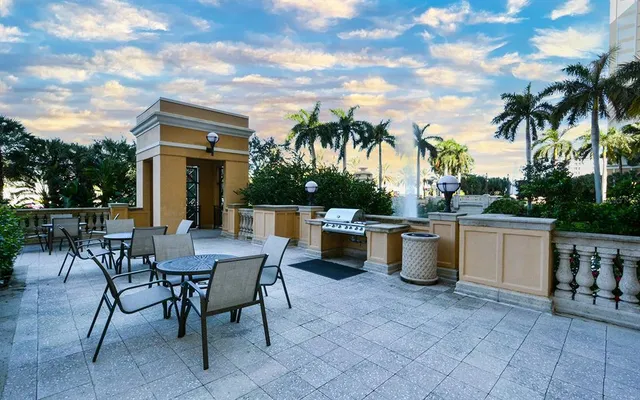 $550,000 | 750 North Tamiami Trail, Unit 1116, Sarasota, FL 34236