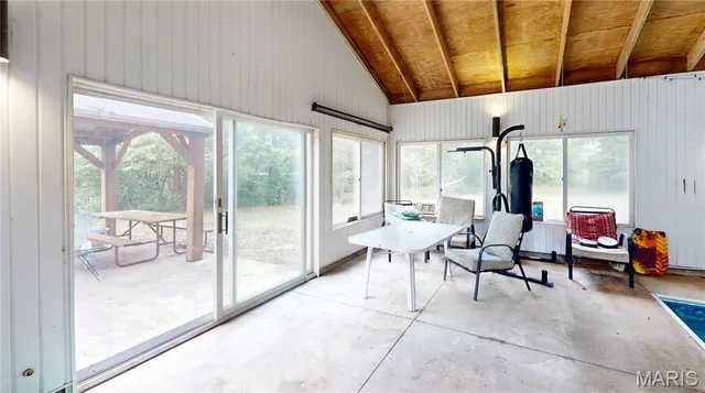 $195,000 | 957 Highway 140, Greenville, IL 62246