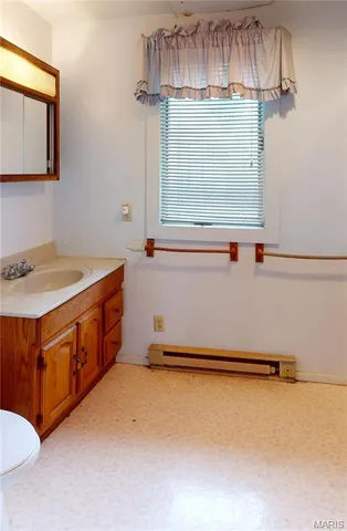 $195,000 | 957 Highway 140, Greenville, IL 62246