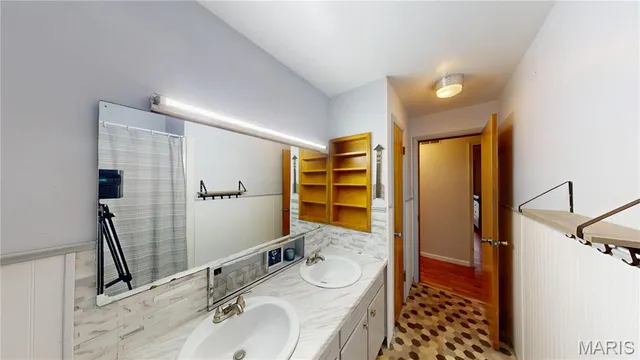 $195,000 | 957 Highway 140, Greenville, IL 62246