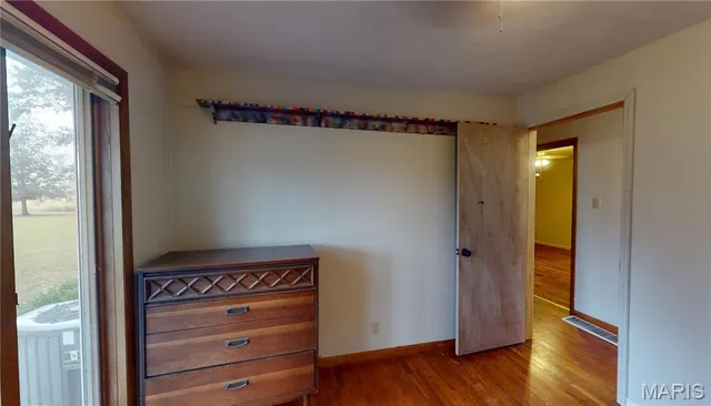 $195,000 | 957 Highway 140, Greenville, IL 62246