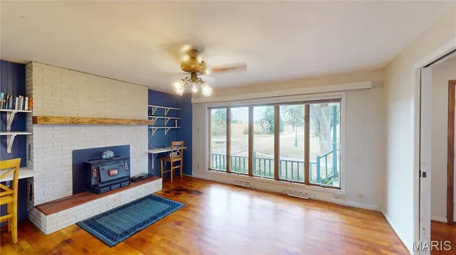 $195,000 | 957 Highway 140, Greenville, IL 62246