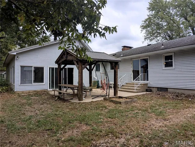 $195,000 | 957 Highway 140, Greenville, IL 62246