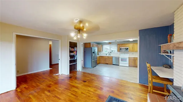 $195,000 | 957 Highway 140, Greenville, IL 62246