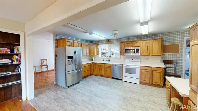 $195,000 | 957 Highway 140, Greenville, IL 62246