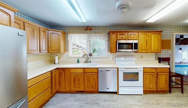 $195,000 | 957 Highway 140, Greenville, IL 62246