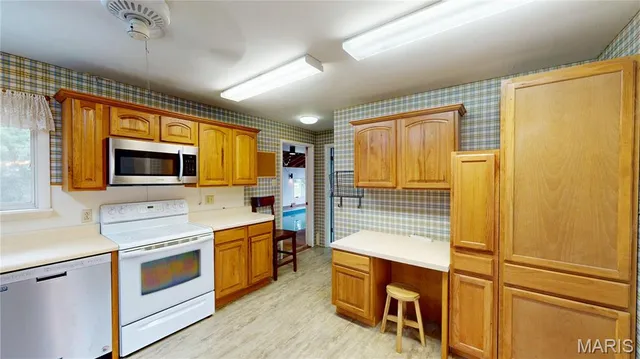 $195,000 | 957 Highway 140, Greenville, IL 62246