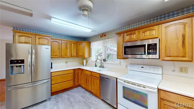 $195,000 | 957 Highway 140, Greenville, IL 62246