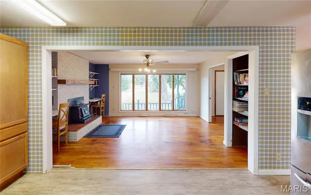 $195,000 | 957 Highway 140, Greenville, IL 62246