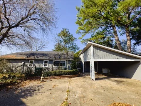 a view of a house with a yard and tree