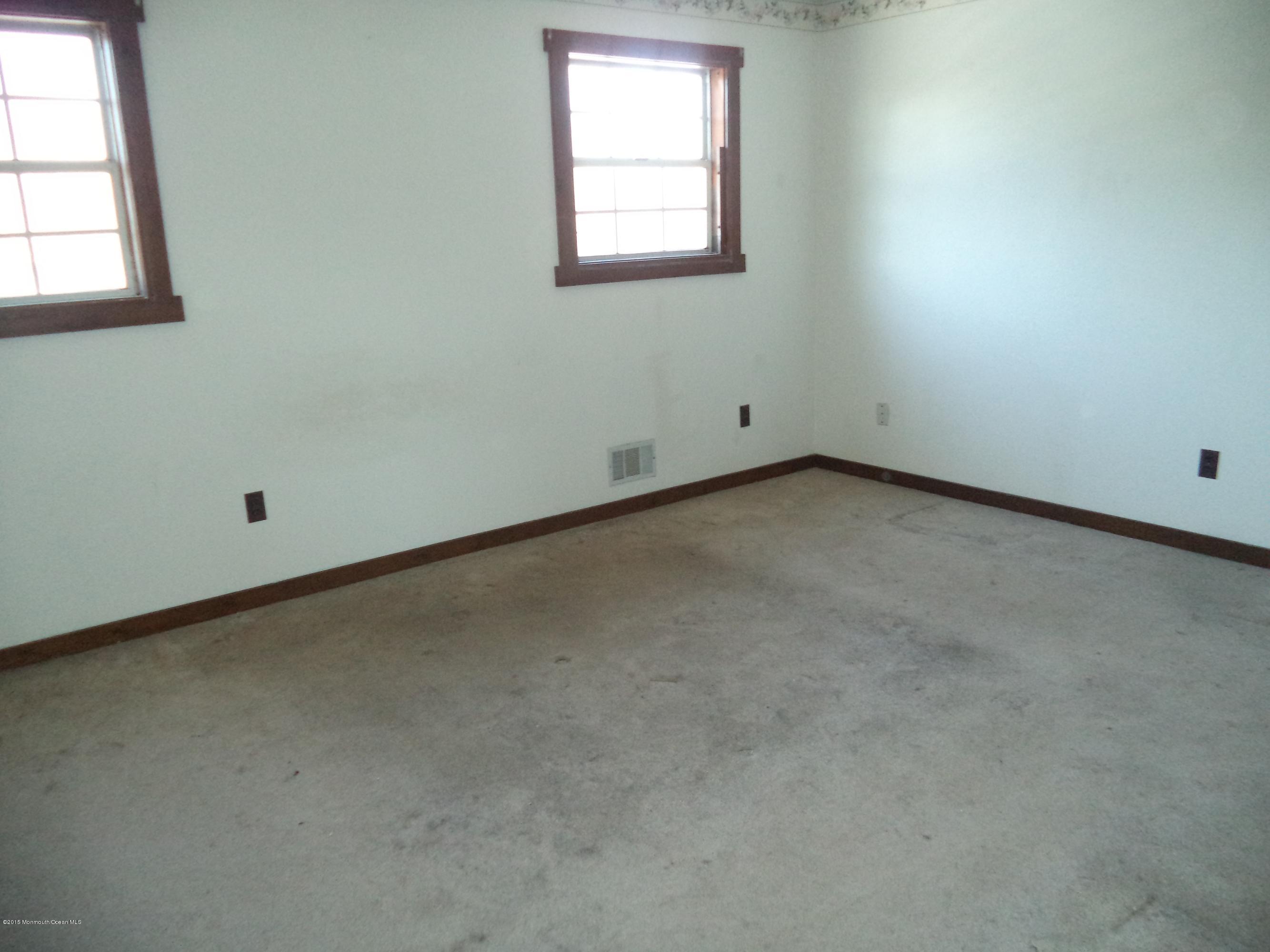 1613 Martin Road Neptune, NJ 07753 - Photo 12 of 20 028
