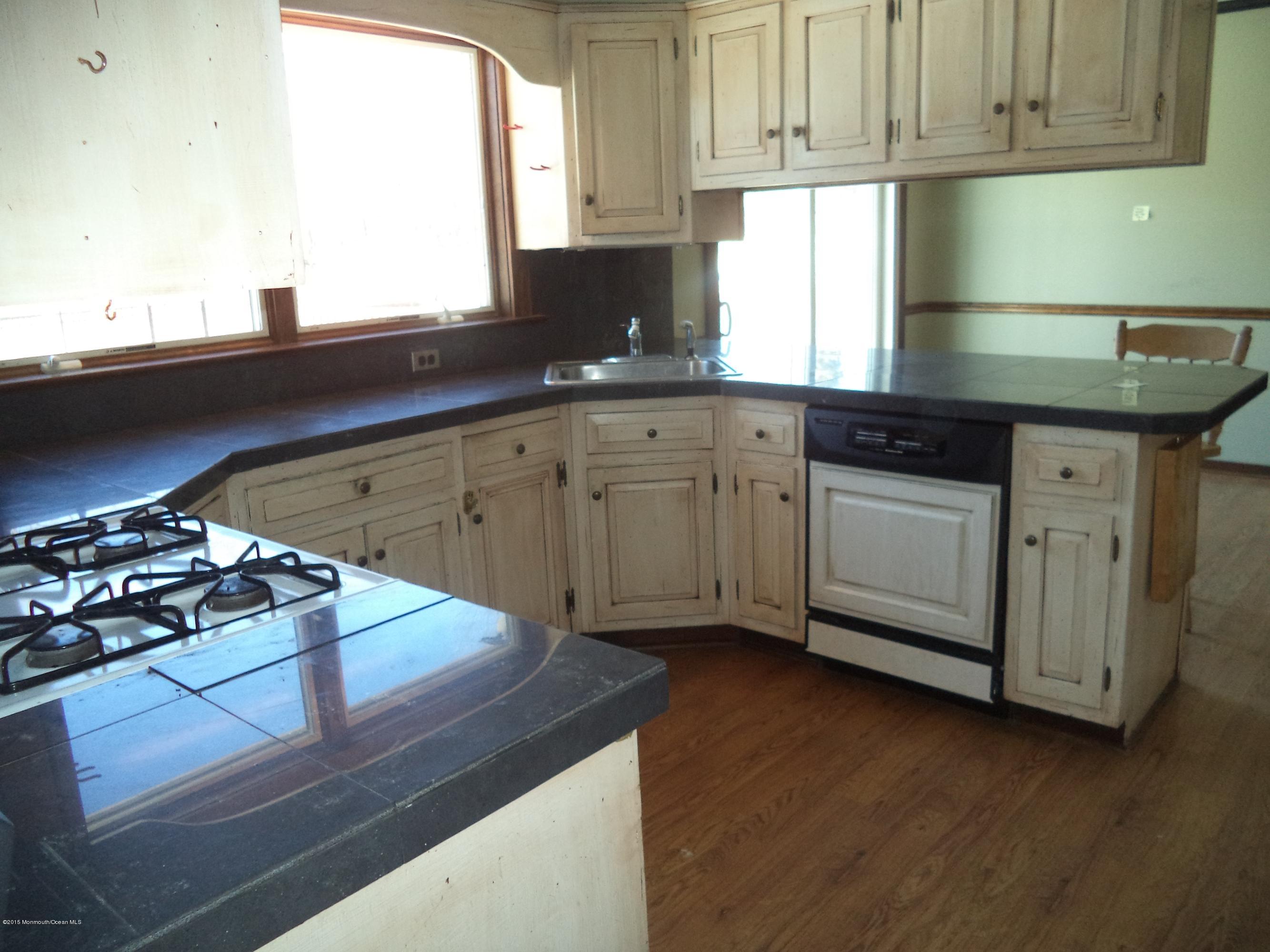 1613 Martin Road Neptune, NJ 07753 - Photo 16 of 20 032
