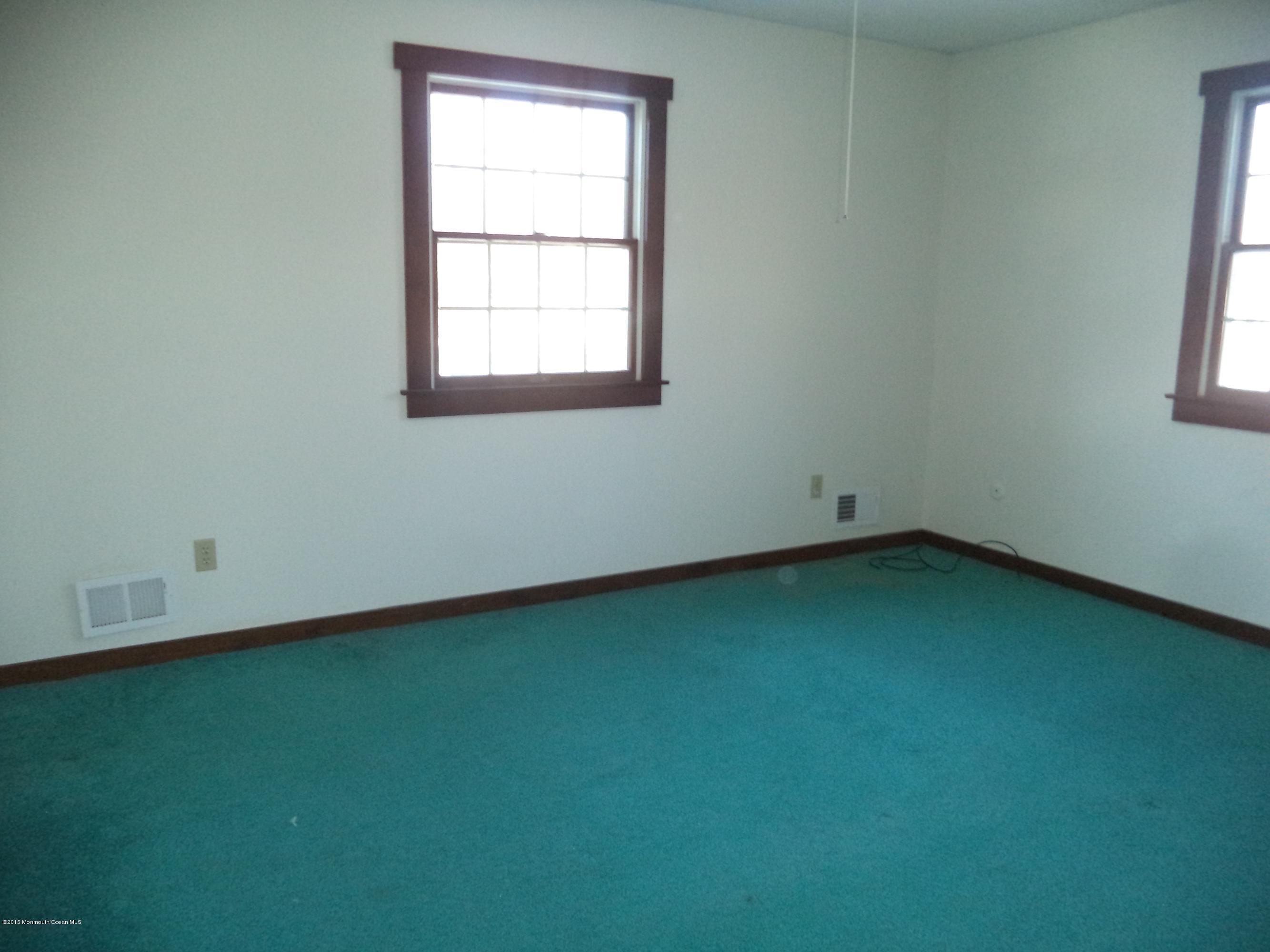 1613 Martin Road Neptune, NJ 07753 - Photo 5 of 20 017
