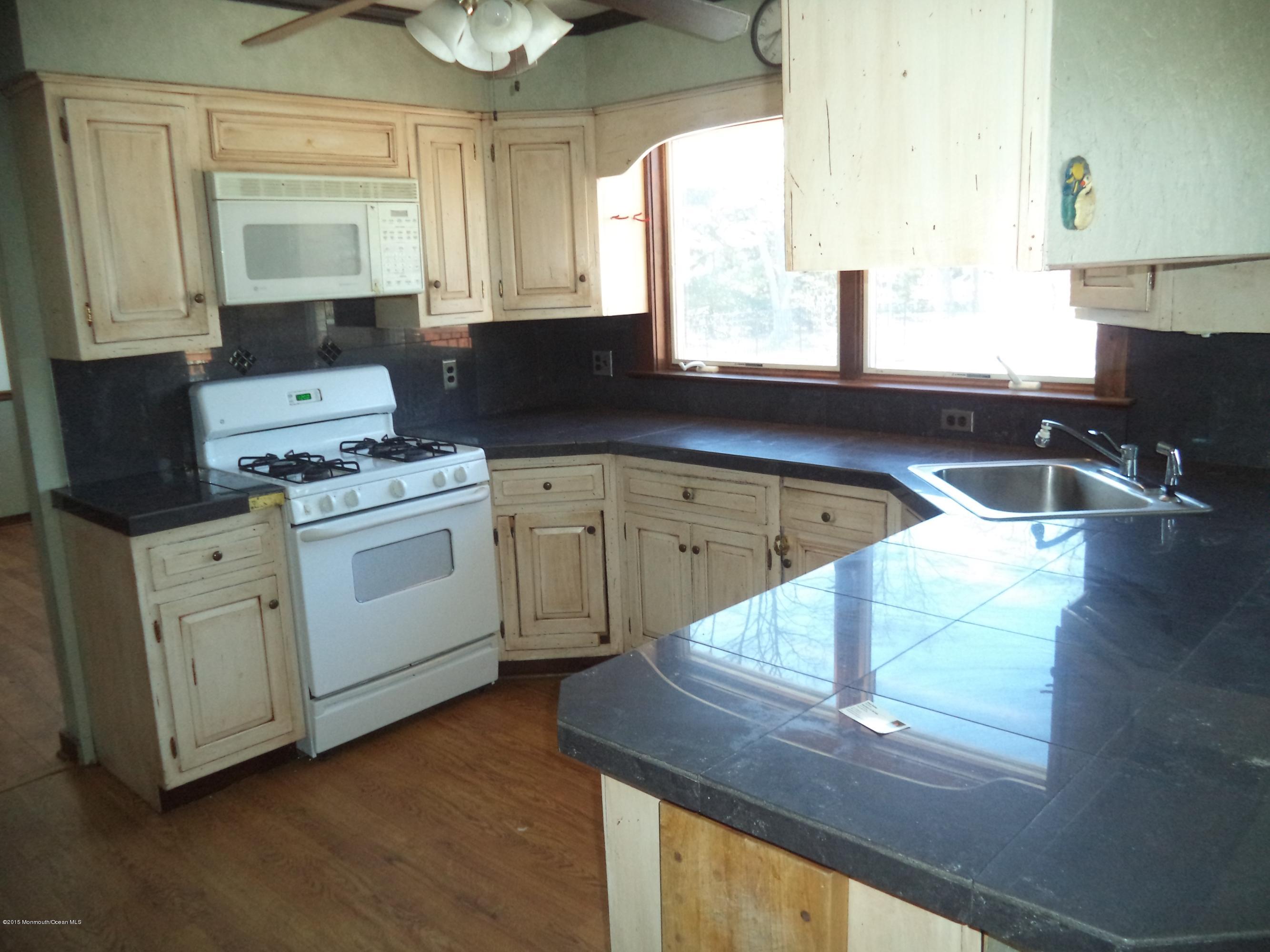 1613 Martin Road Neptune, NJ 07753 - Photo 7 of 20 020