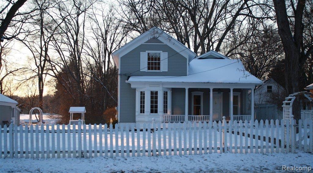 32635 Franklin Road Franklin, MI 48025 - Photo 1 of 9 _franklin rd front.JPG