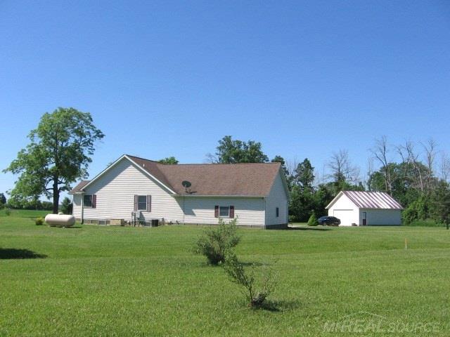 6235 Harrington Road Croswell, MI 48422 - Photo 9 of 46 31295348-8.JPG
