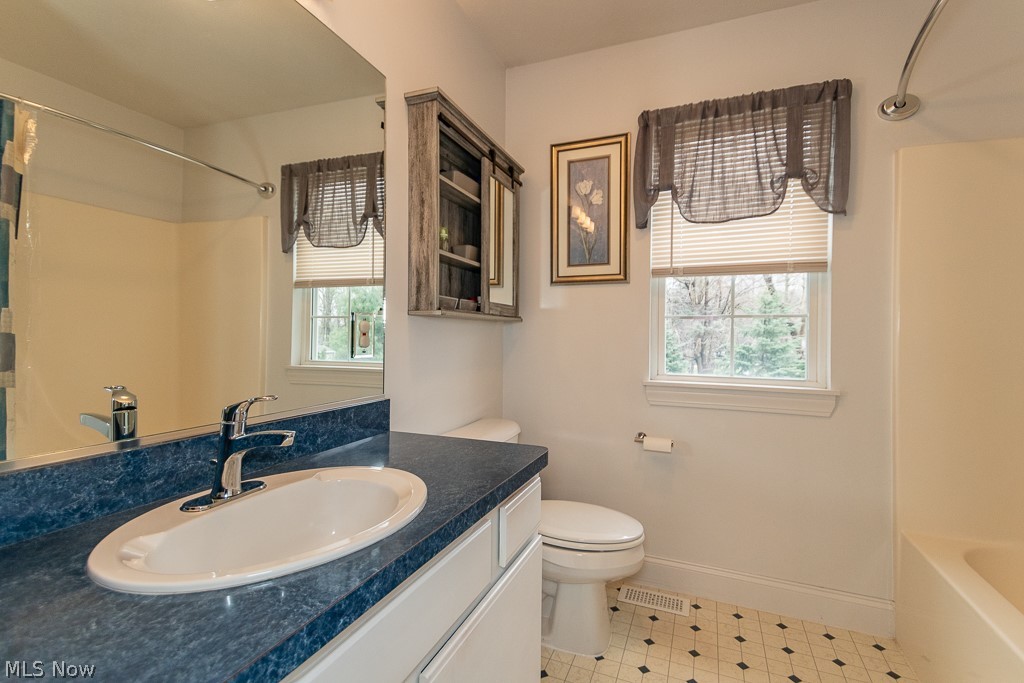 242 Overlook Road Painesville, OH 44077 - Photo 19 of 33 Full bath with tub and shower on upper level