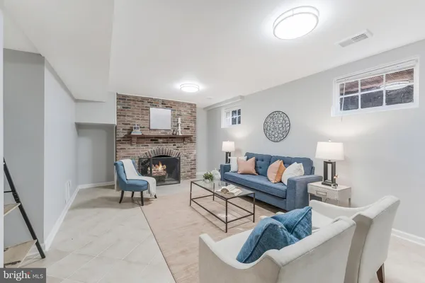 $1,090,000 | 6749 Towne Lane Road, McLean, VA 22101