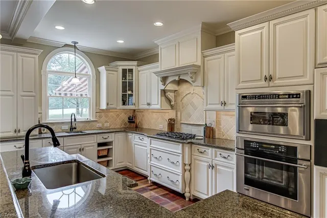 $1,250,000 | 925 Salem Glen Court, Clemmons, NC 27012