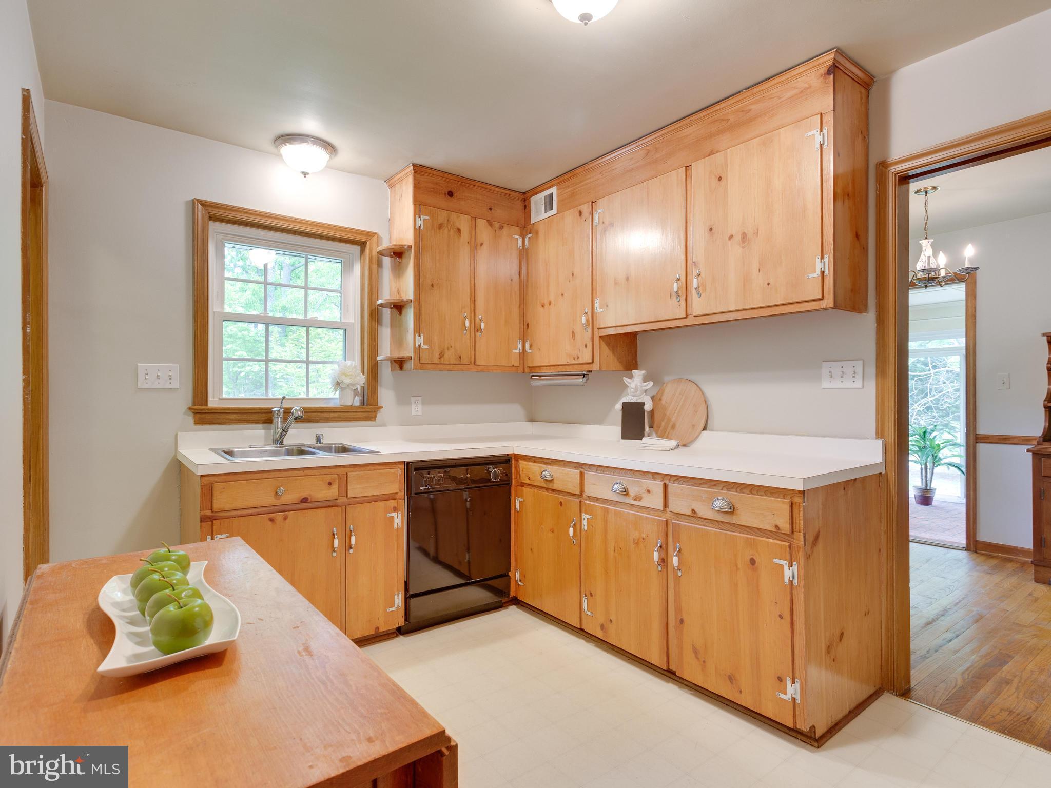 6724 Hackberry Street Springfield, VA 22150 - Photo 11 of 28 Kitchen